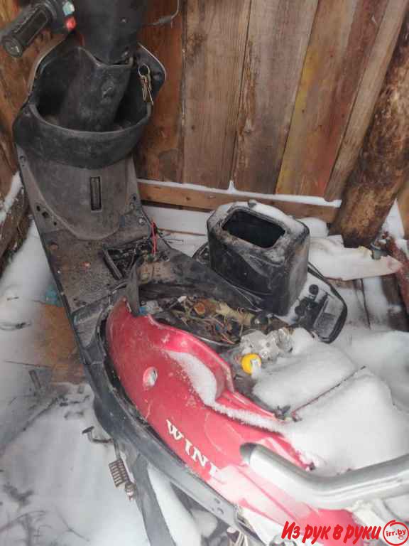 Продам скутер. Состояние на фото На ходу. Требуется замена свечи и кол